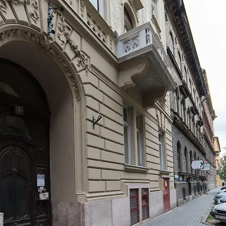 Sofia Near City Park 公寓 *