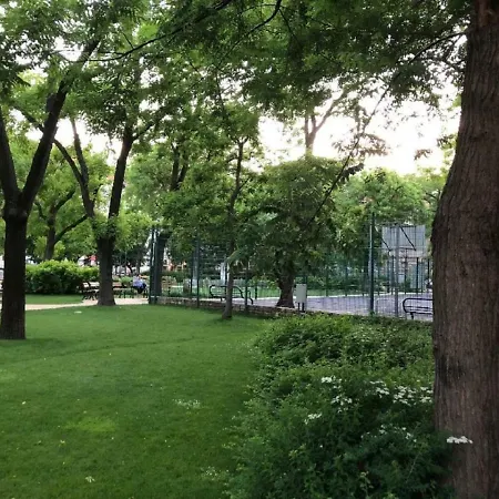 Sofia Near City Park 公寓