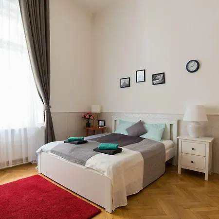 Sofia Near City Park Apartment Budapest